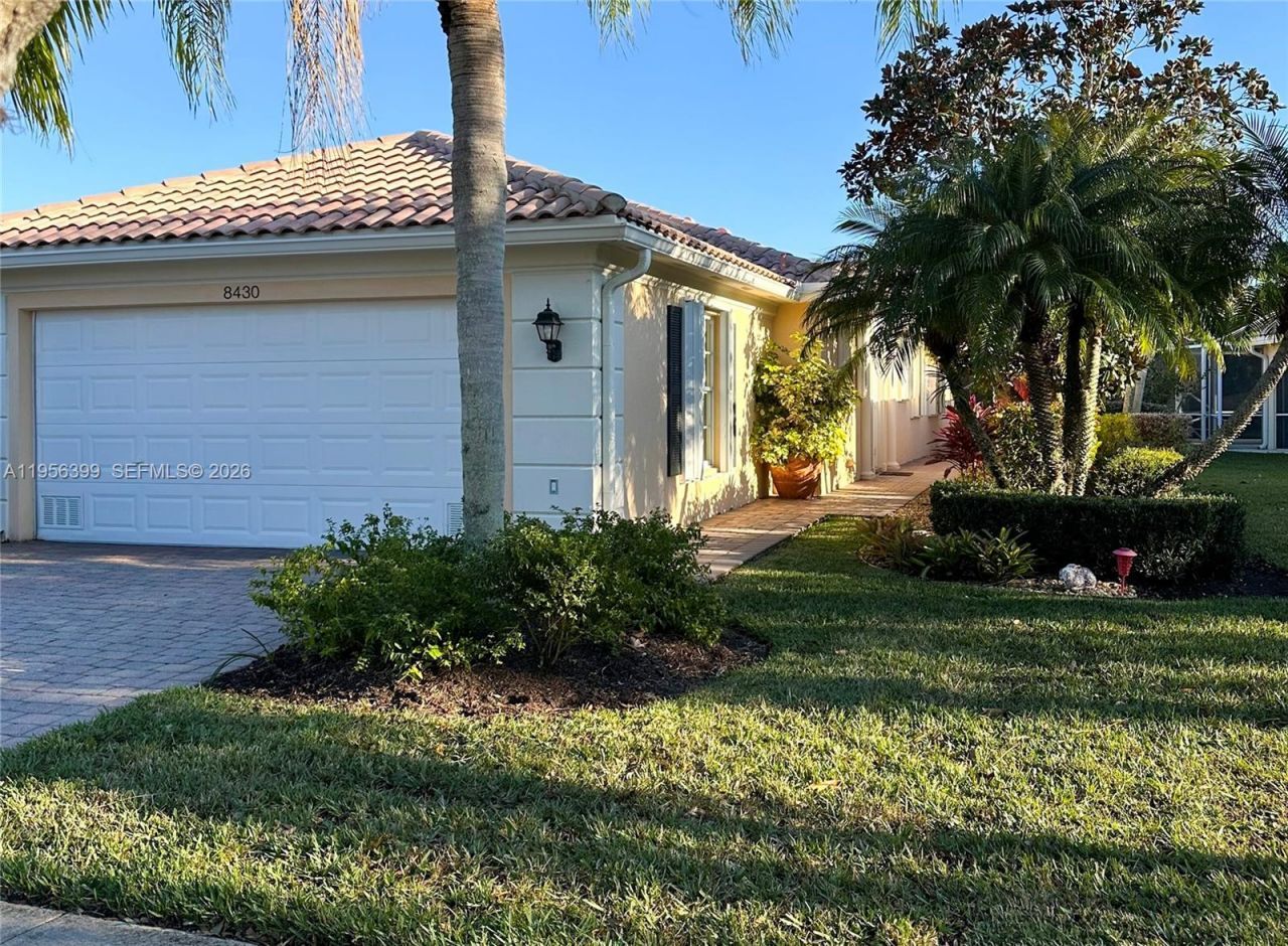 8430 SE Retreat Dr, Hobe Sound, FL 33455 Main Photo