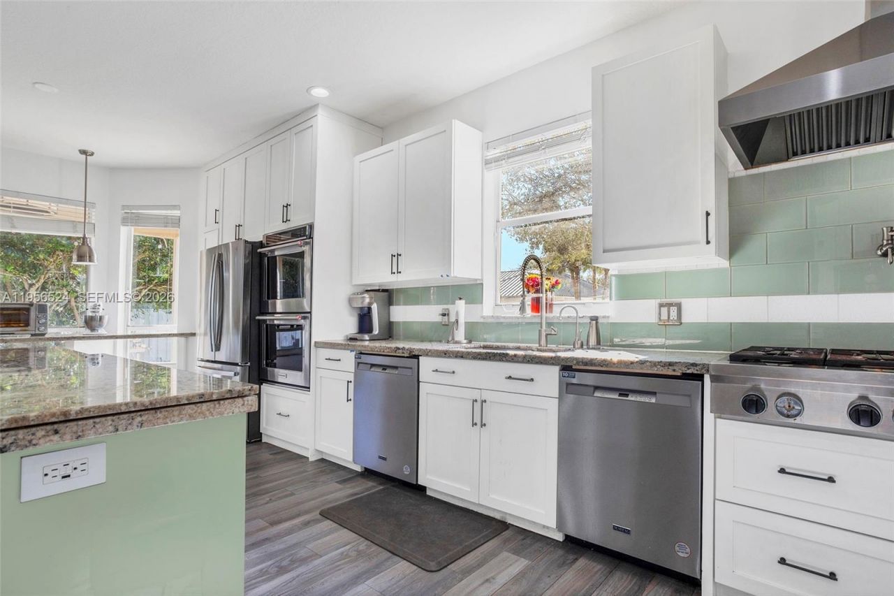 2023 NW 141st Ave, Pembroke Pines, FL 33028 Photo