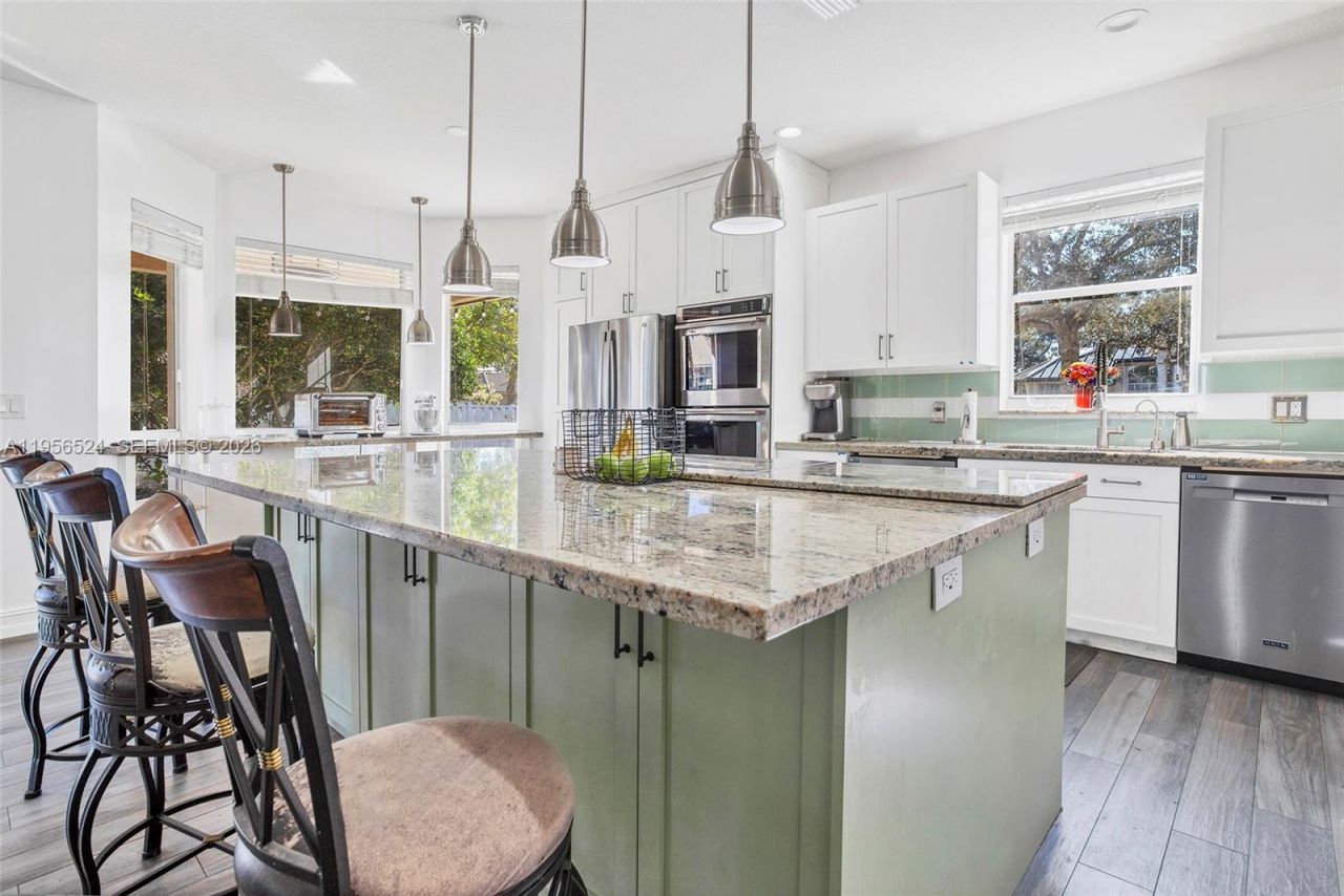 2023 NW 141st Ave, Pembroke Pines, FL 33028 Photo