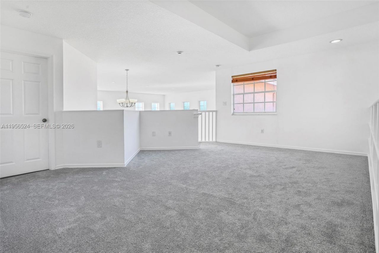 2023 NW 141st Ave, Pembroke Pines, FL 33028 Photo