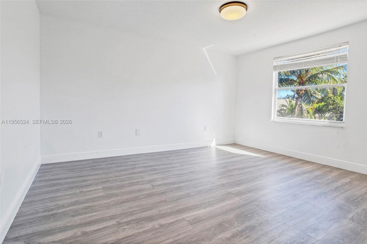 2023 NW 141st Ave, Pembroke Pines, FL 33028 Photo