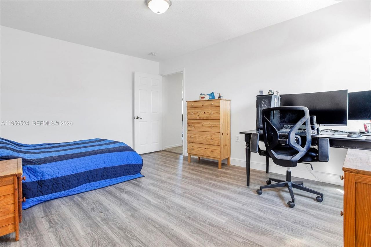 2023 NW 141st Ave, Pembroke Pines, FL 33028 Photo