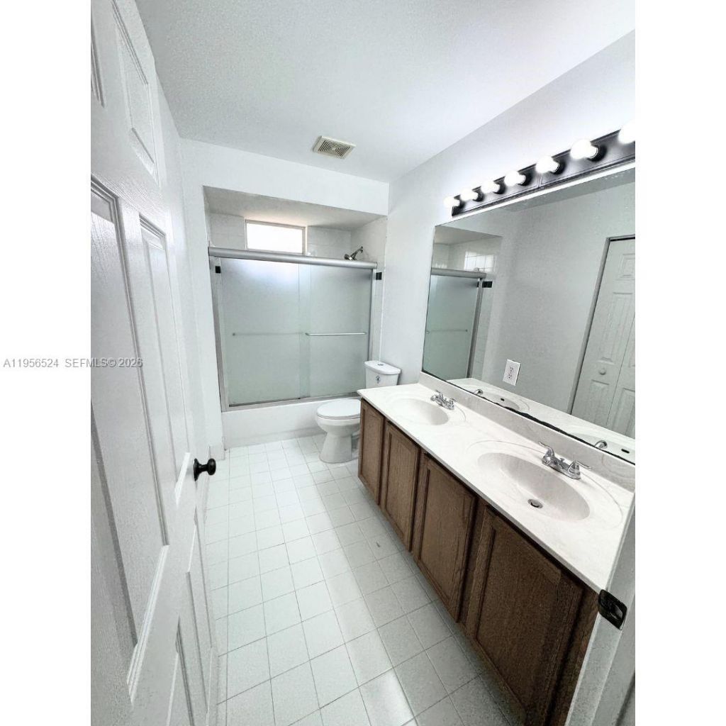 2023 NW 141st Ave, Pembroke Pines, FL 33028 Photo