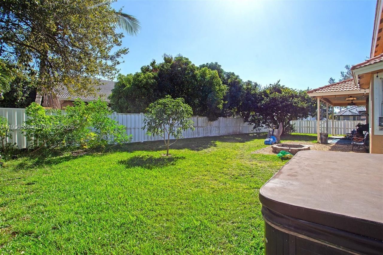 2023 NW 141st Ave, Pembroke Pines, FL 33028 Photo