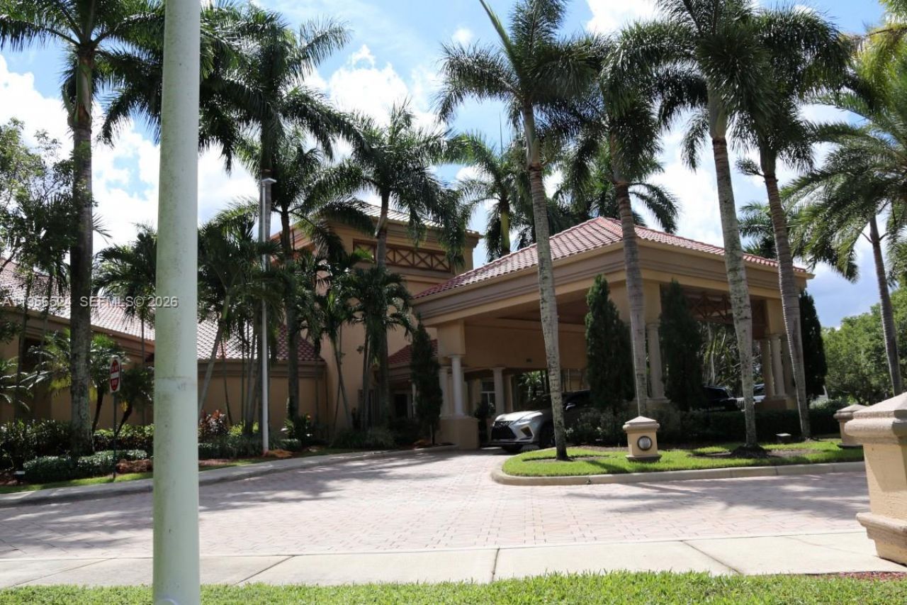 2023 NW 141st Ave, Pembroke Pines, FL 33028 Photo