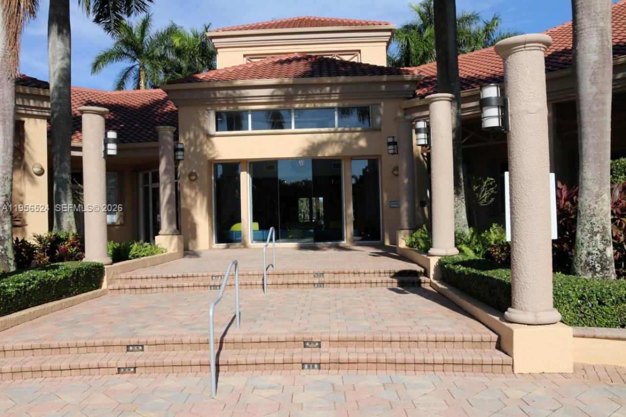 2023 NW 141st Ave, Pembroke Pines, FL 33028 Photo