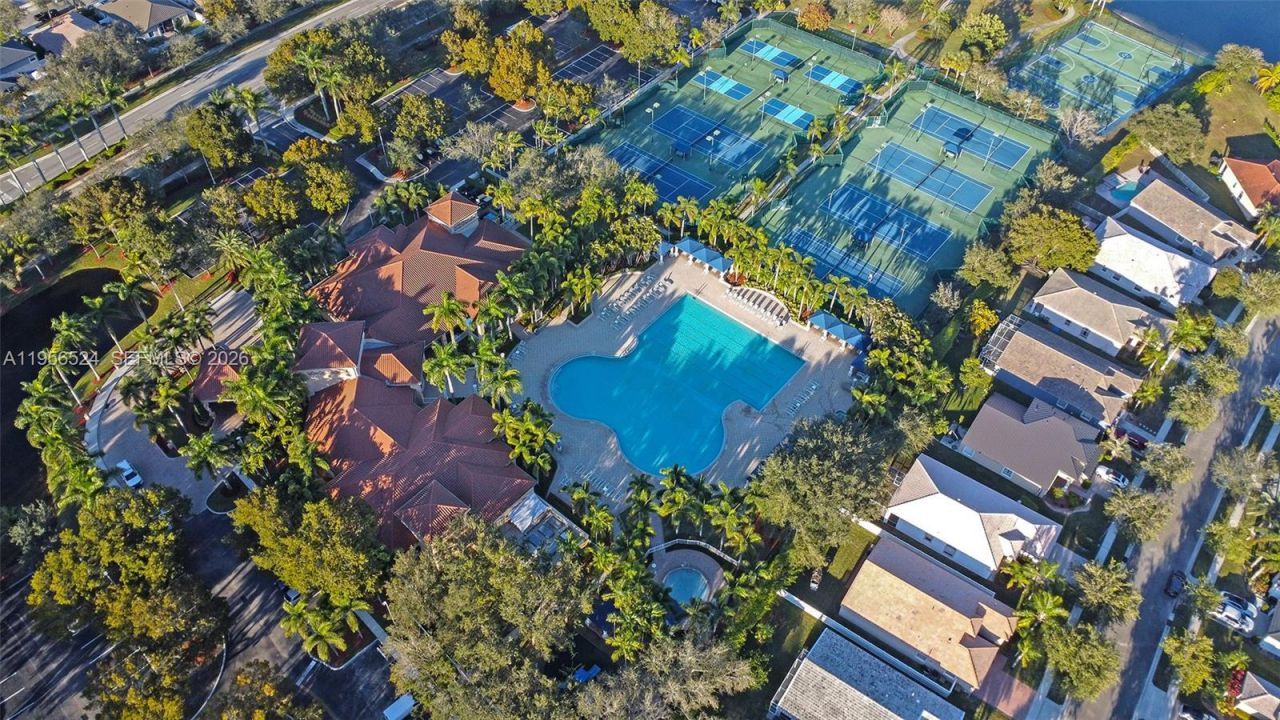 2023 NW 141st Ave, Pembroke Pines, FL 33028 Photo