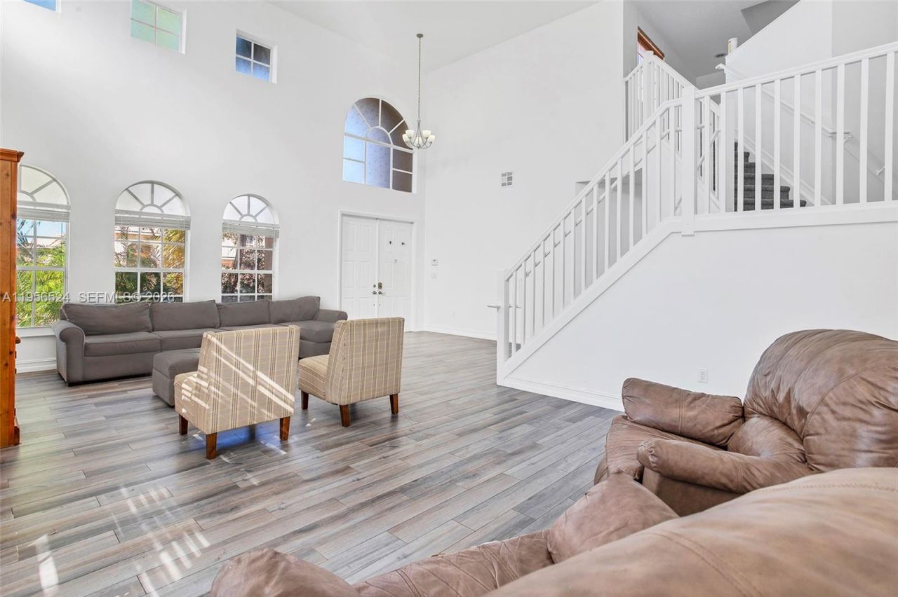 2023 NW 141st Ave, Pembroke Pines, FL 33028 Photo