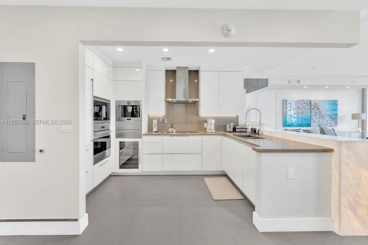 17475 Collins Ave, Unit 304, Sunny Isles Beach, FL 33160 Photo