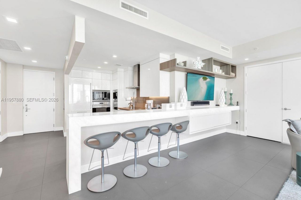 17475 Collins Ave, Unit 304, Sunny Isles Beach, FL 33160 Photo