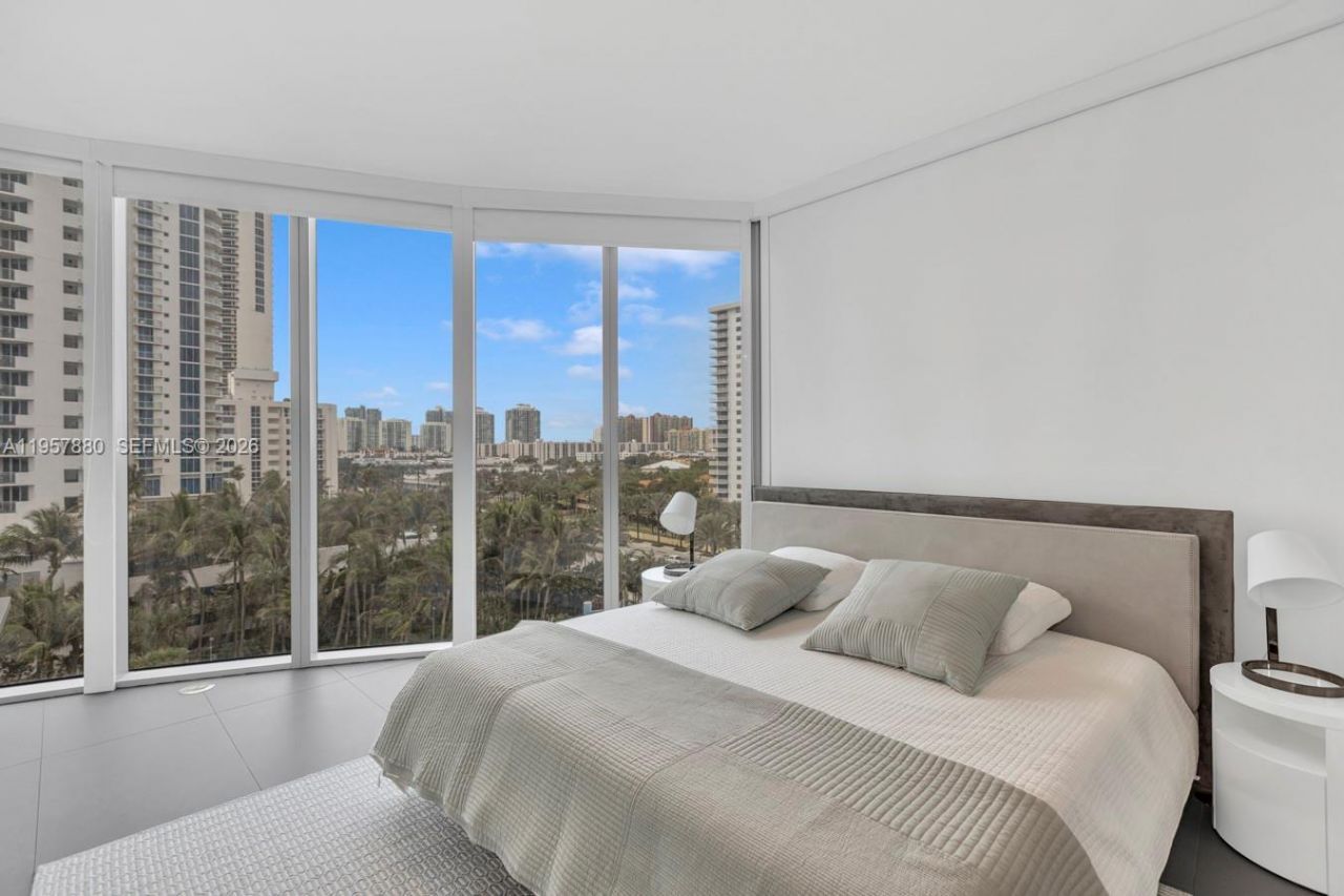 17475 Collins Ave, Unit 304, Sunny Isles Beach, FL 33160 Photo