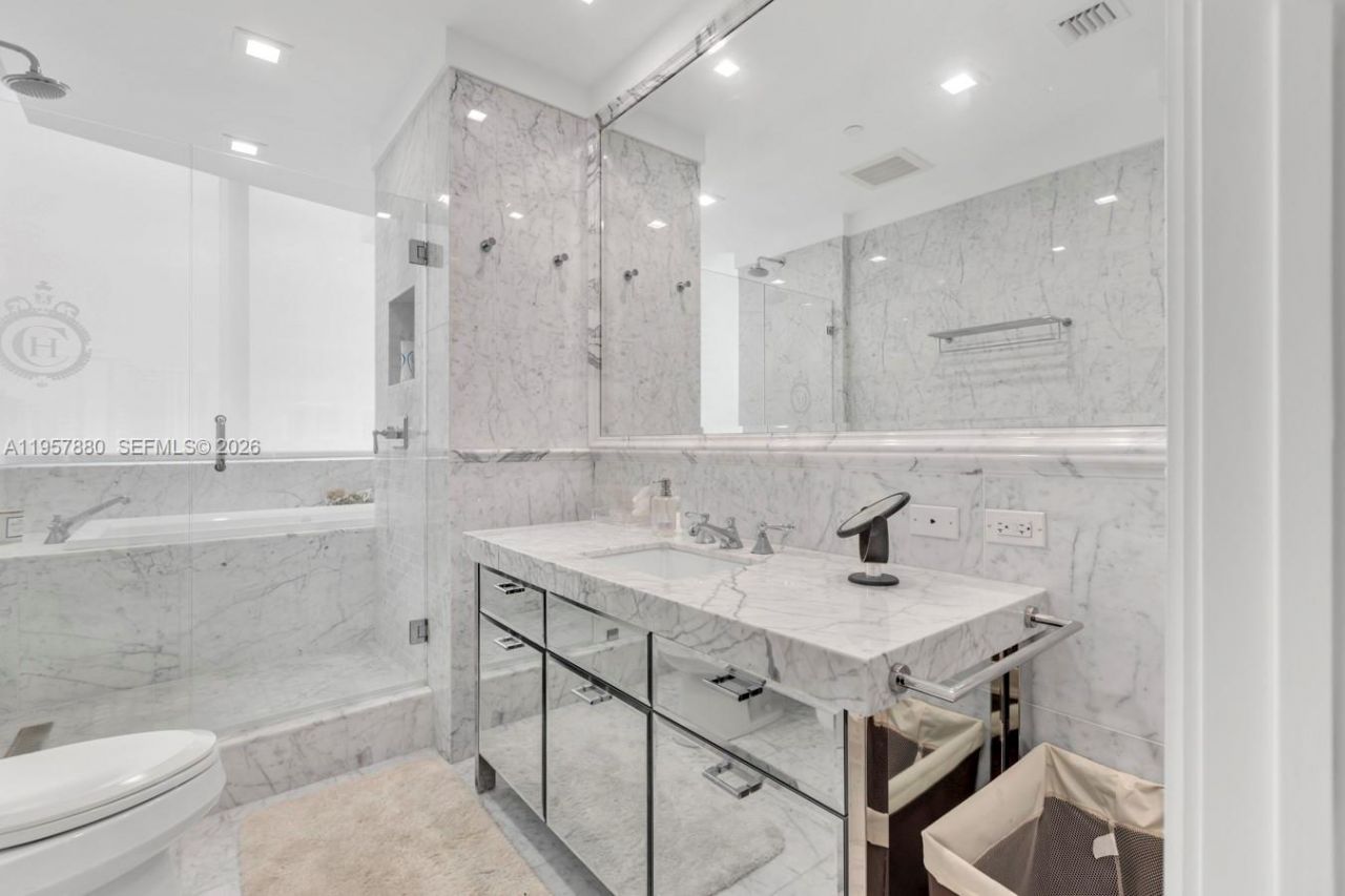 17475 Collins Ave, Unit 304, Sunny Isles Beach, FL 33160 Photo