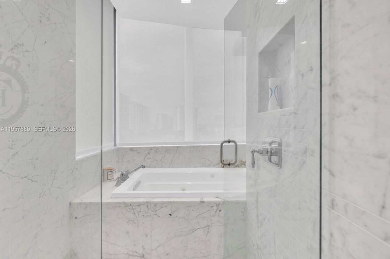 17475 Collins Ave, Unit 304, Sunny Isles Beach, FL 33160 Photo