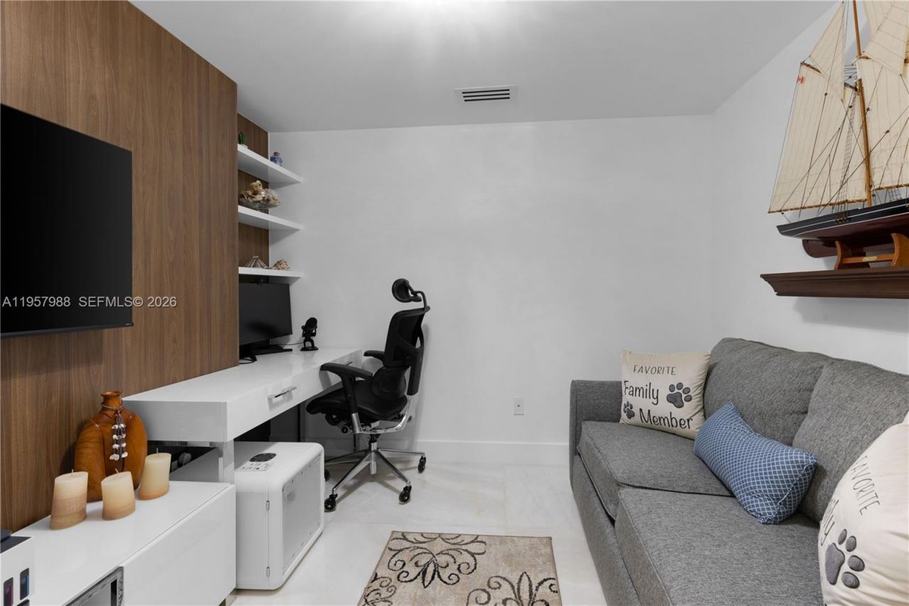 2950 NE 188th St, Unit 122, Aventura, FL 33180 Photo