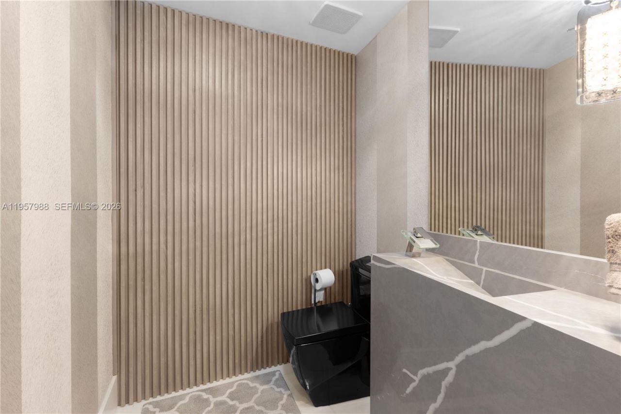 2950 NE 188th St, Unit 122, Aventura, FL 33180 Photo