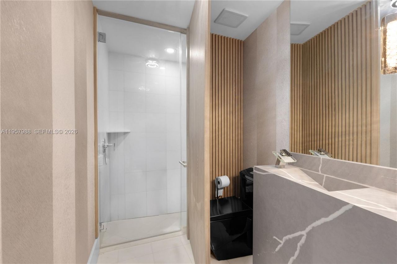 2950 NE 188th St, Unit 122, Aventura, FL 33180 Photo