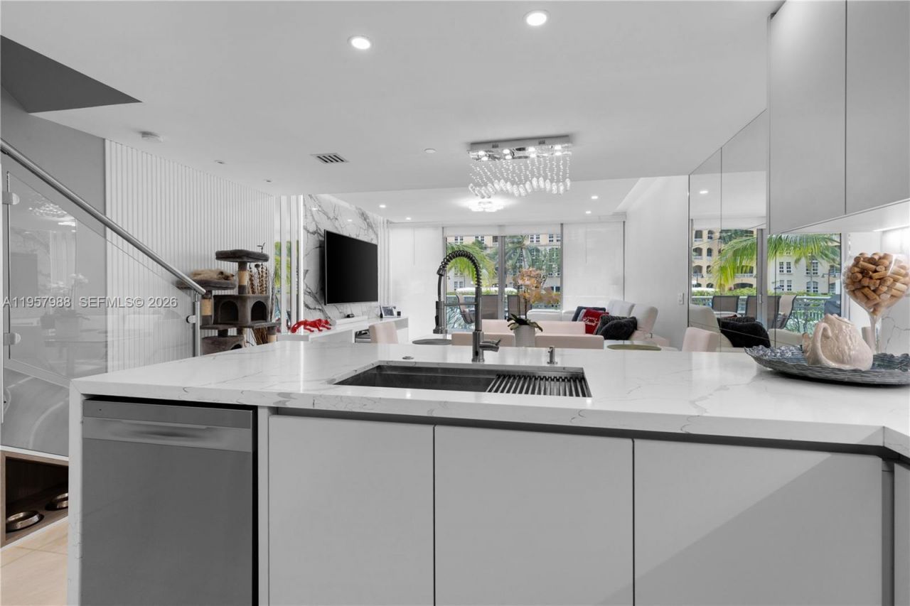 2950 NE 188th St, Unit 122, Aventura, FL 33180 Photo