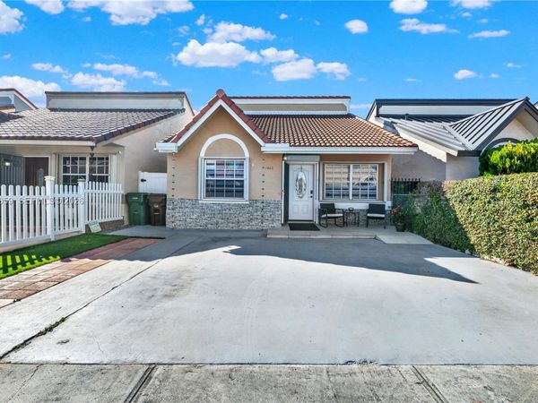7462 W 29th Way , Hialeah, FL 33018