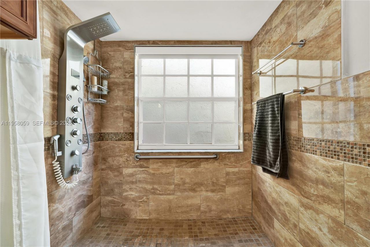 7462 W 29th Way , Hialeah, FL 33018 Photo