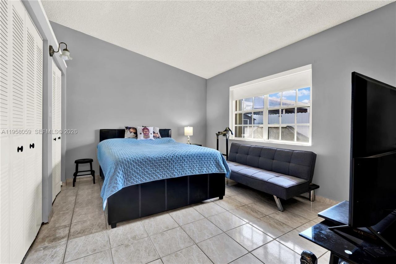 7462 W 29th Way , Hialeah, FL 33018 Photo