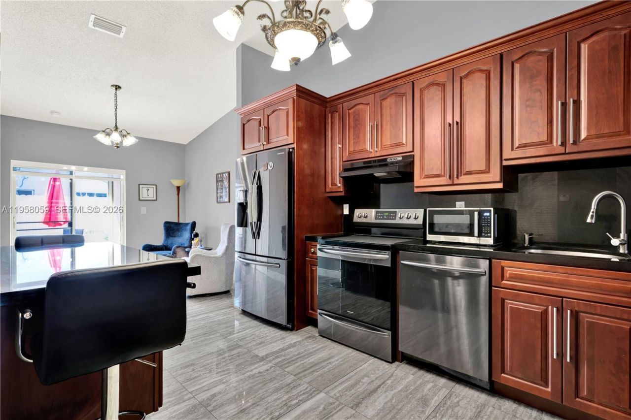 7462 W 29th Way , Hialeah, FL 33018 Photo