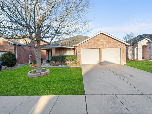 9225 Conestoga Drive, Fort Worth, TX 76131