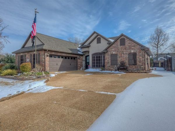 201 Ixworth Avenue , Bossier City, LA 71111