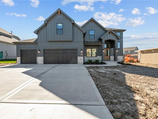 4721 NW Sienna Ridge, Riverside, MO 64150