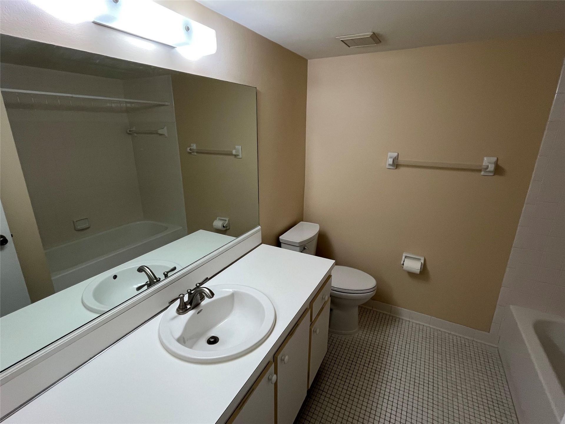 407 Gardens Drive, Unit 203, Pompano Beach, FL 33069 Photo