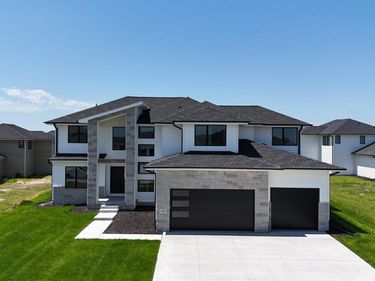 5508 Kestrel Parkway, Elkhorn, NE 68022