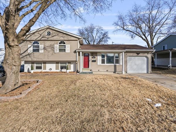 2415 N Hazelwood Avenue, Davenport, IA 52804