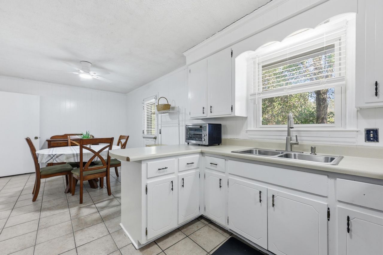 102 Wiley Street Photo 10