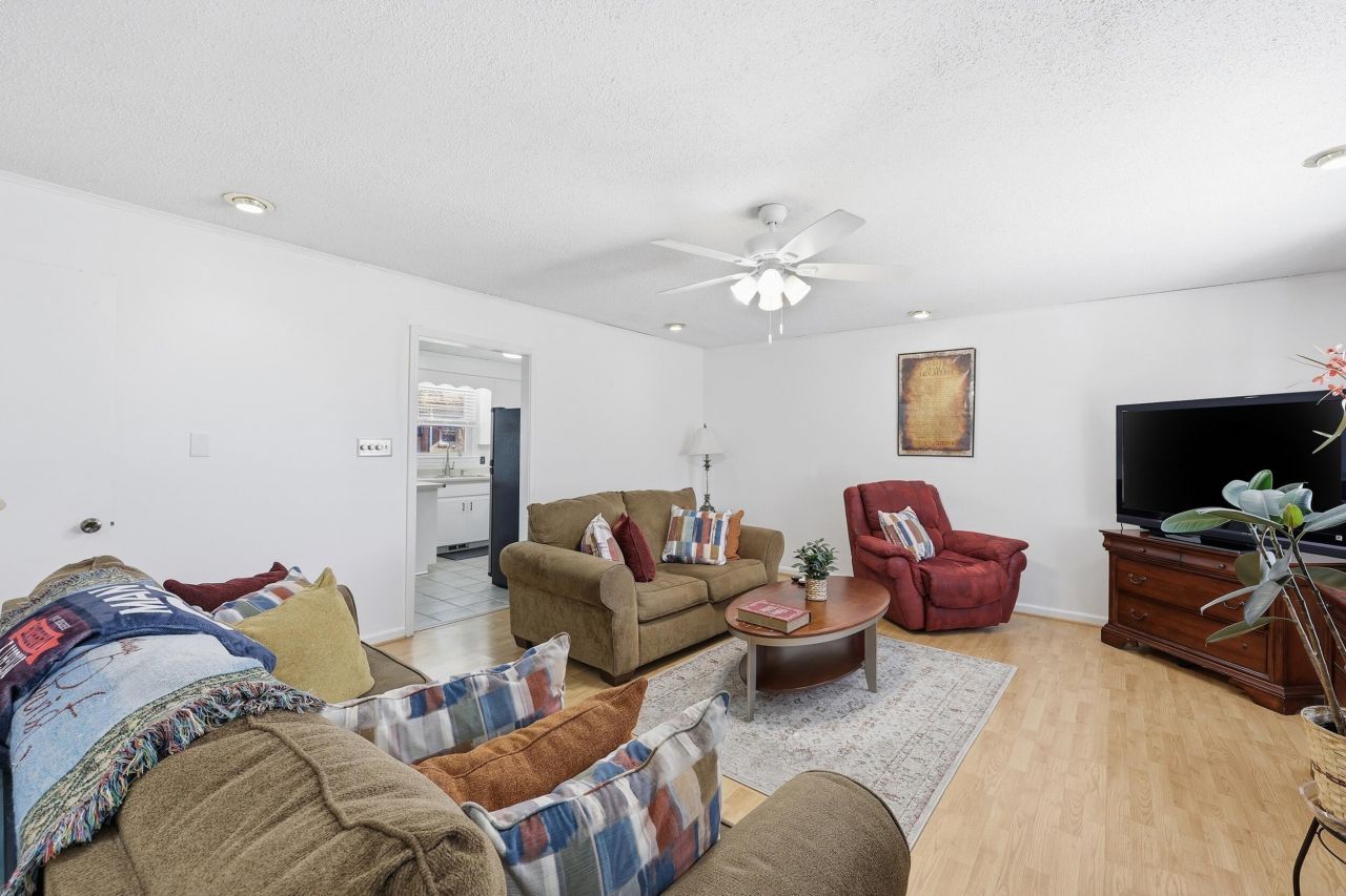 102 Wiley Street Photo 5