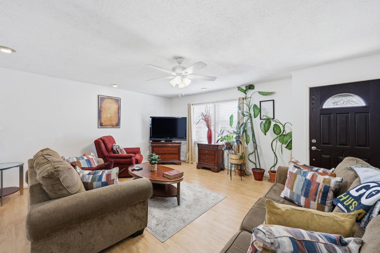 102 Wiley Street Photo 6