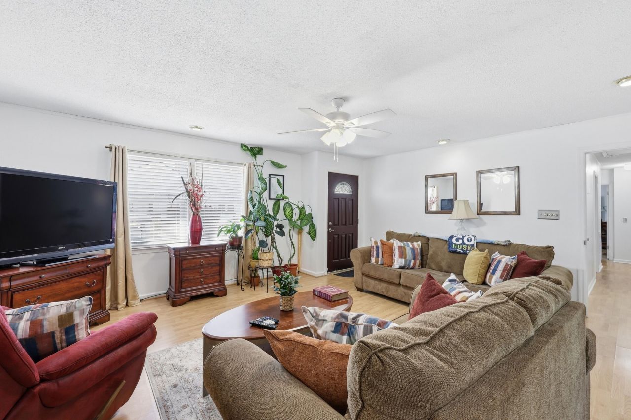 102 Wiley Street Photo 7