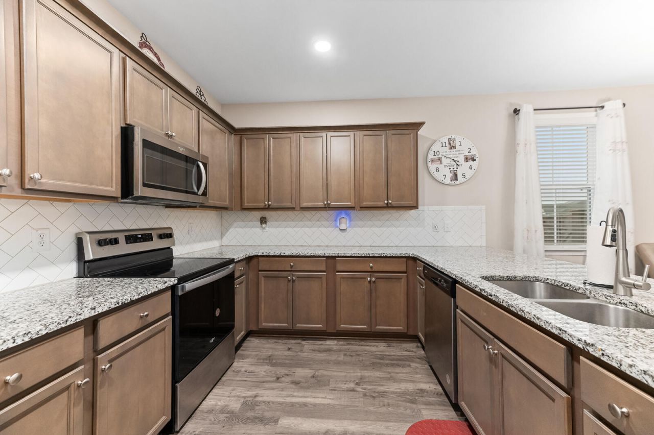 677 Black Pine Road Photo 9