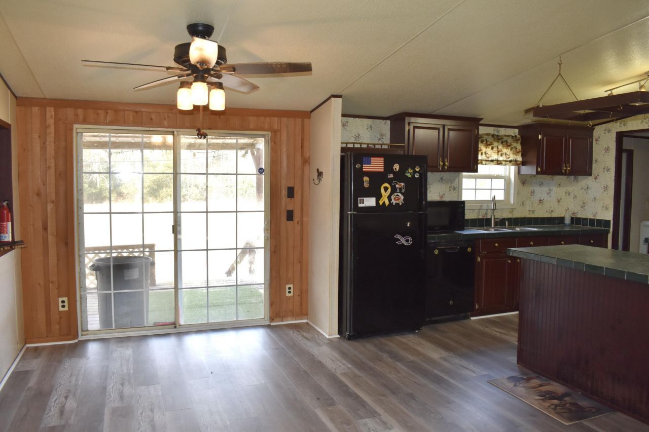 1646 Wells Road Photo 12