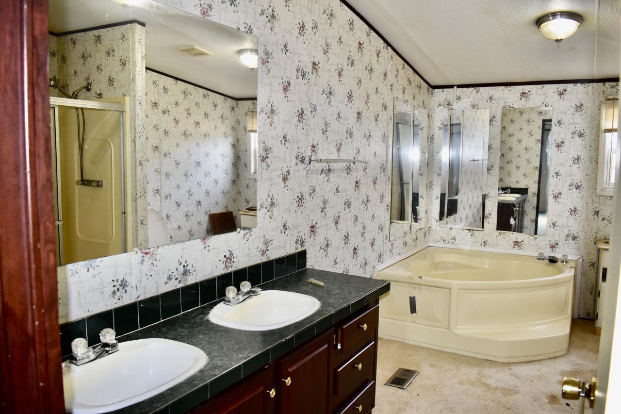 1646 Wells Road Photo 24