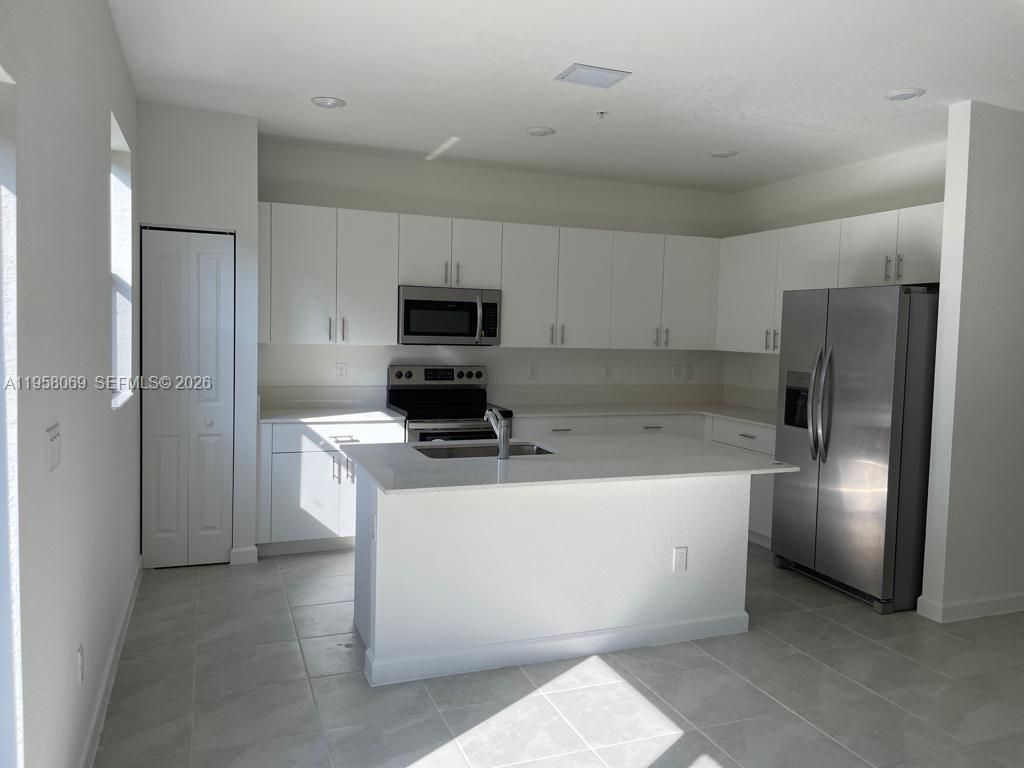 212 SW 159th Ter, Pembroke Pines, FL 33027 Photo