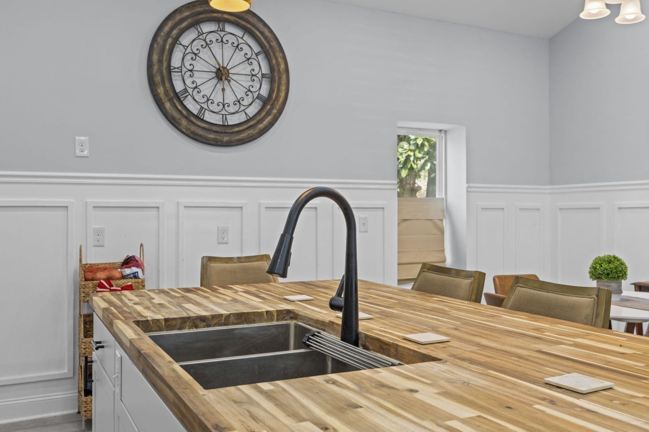 501 Wall Street Photo 10