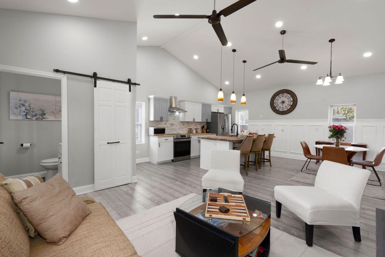 501 Wall Street Photo 10