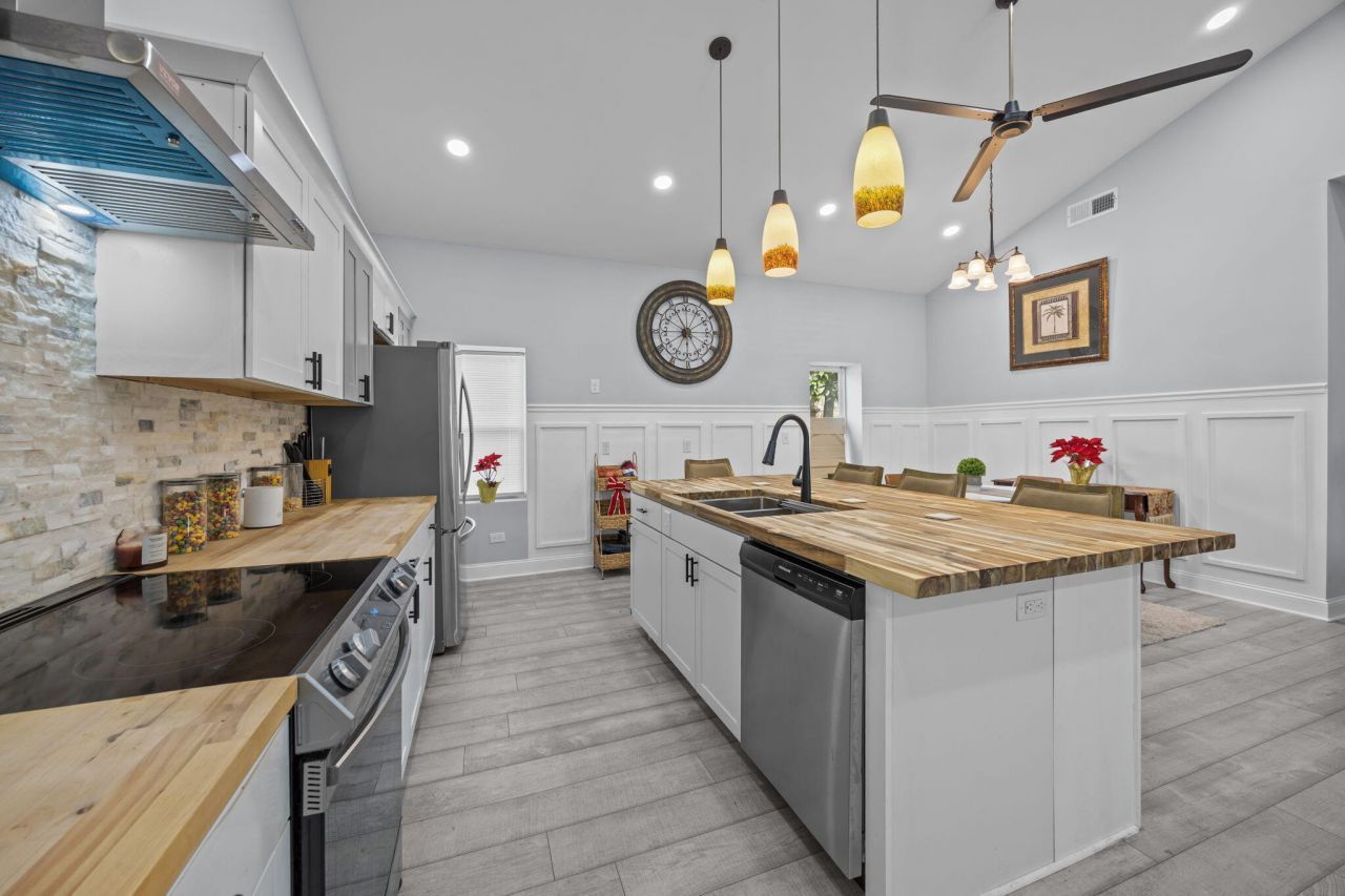 501 Wall Street Photo 11