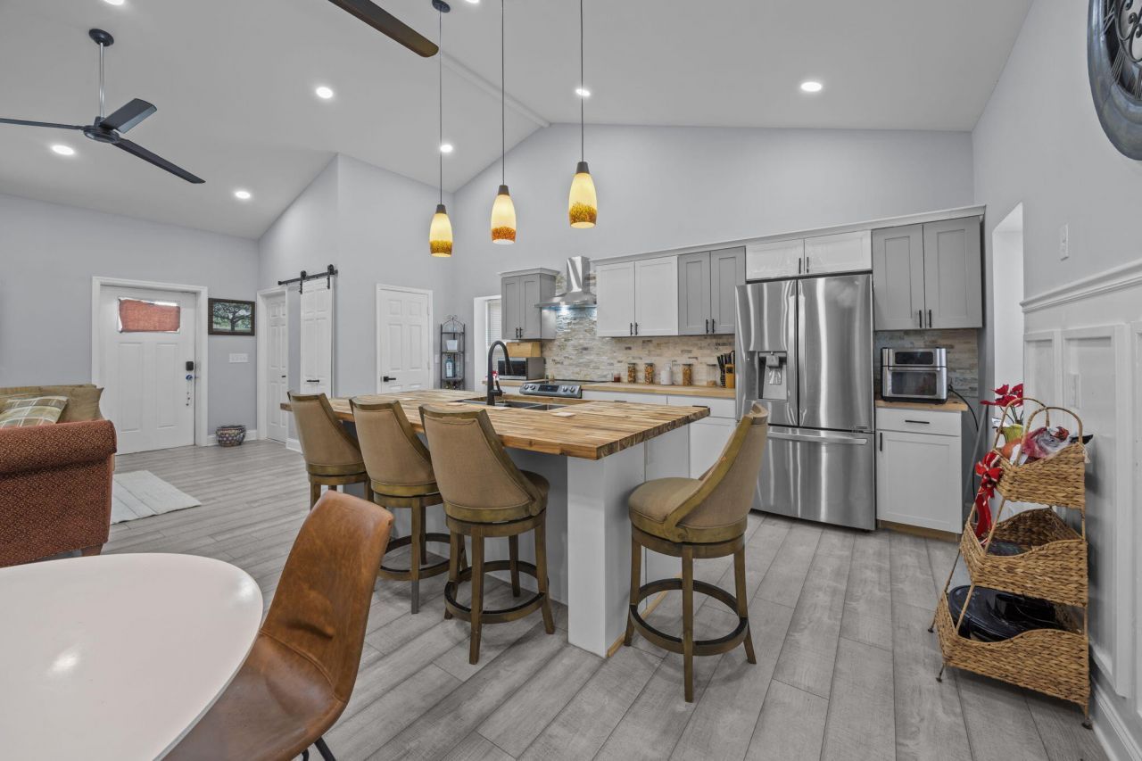 501 Wall Street Photo 12