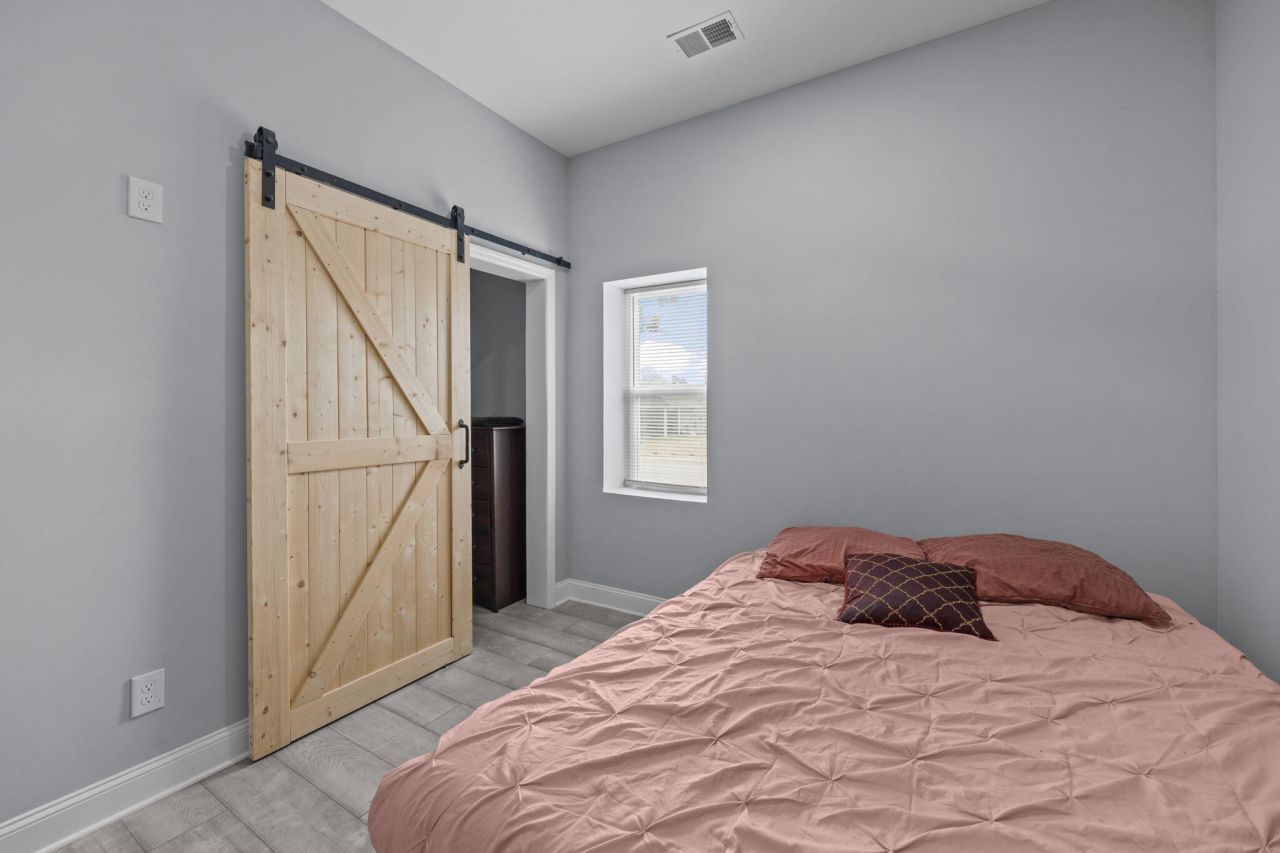 501 Wall Street Photo 16