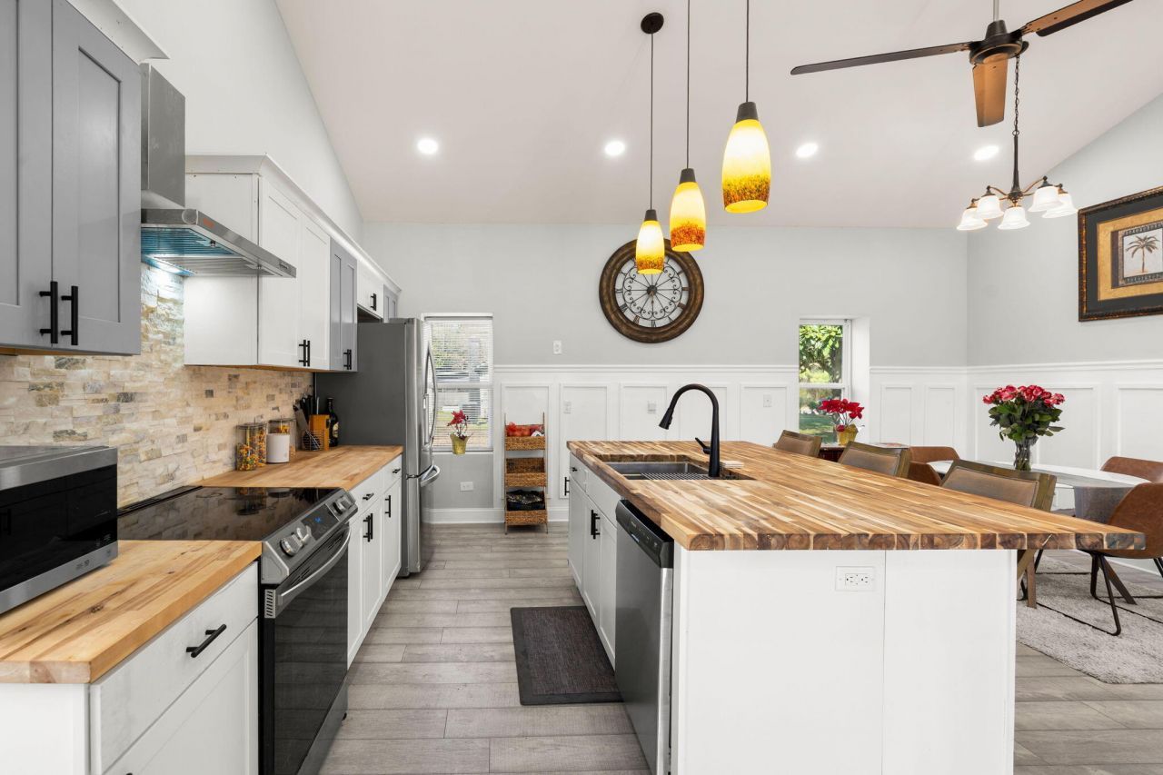 501 Wall Street Photo 16