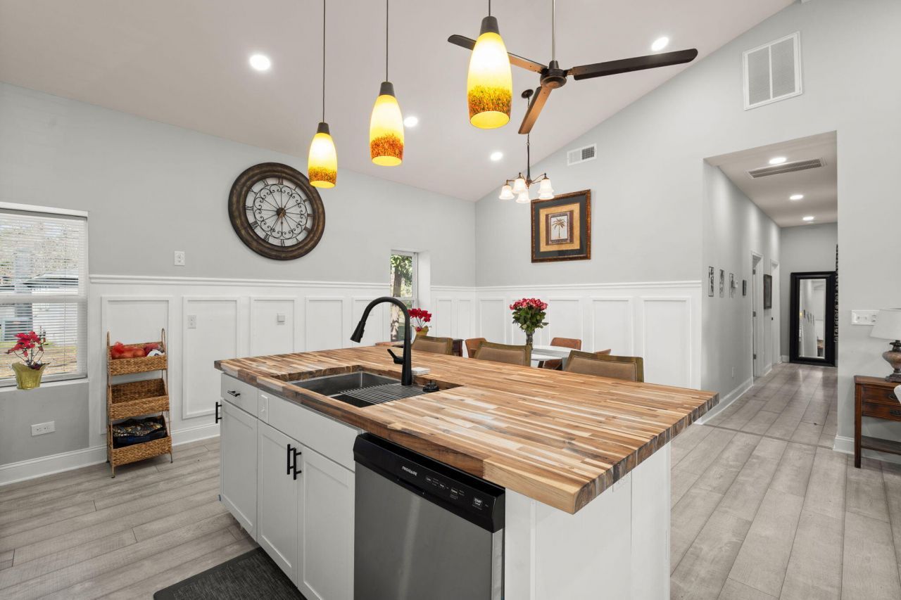 501 Wall Street Photo 17