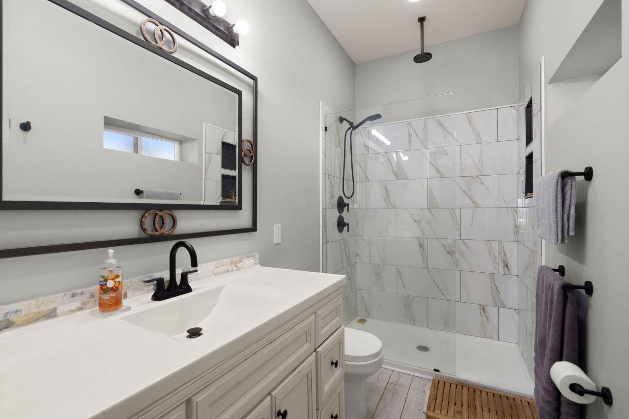 501 Wall Street Photo 22