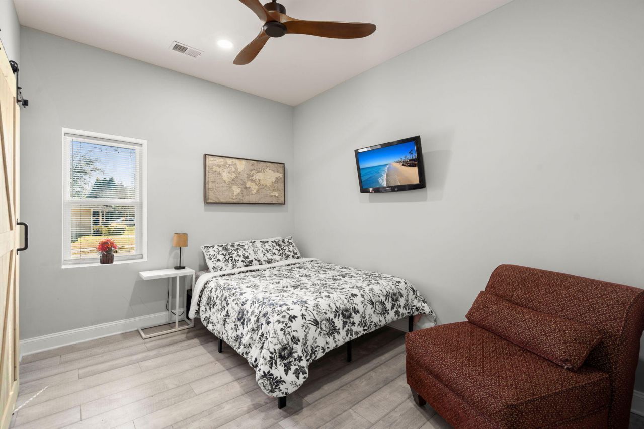 501 Wall Street Photo 23