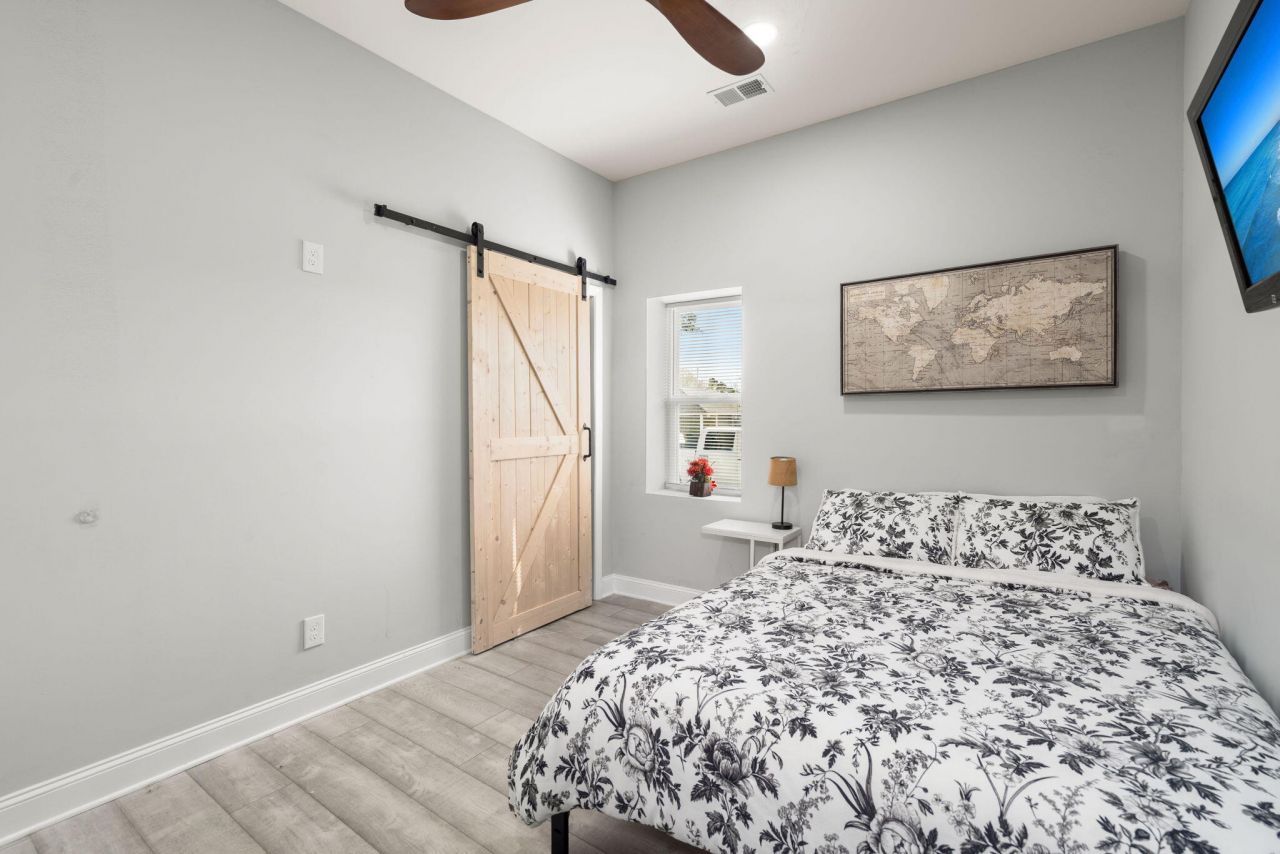 501 Wall Street Photo 24