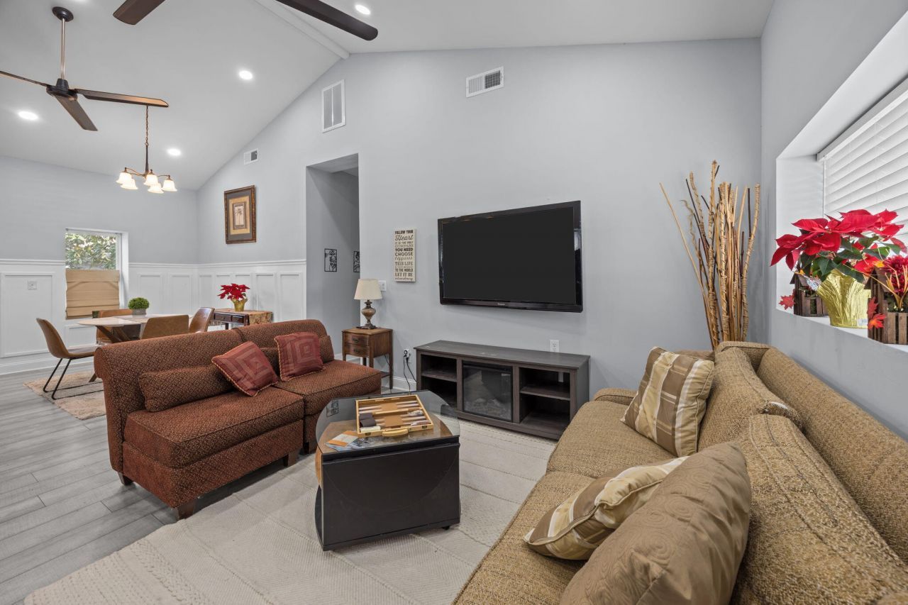 501 Wall Street Photo 4